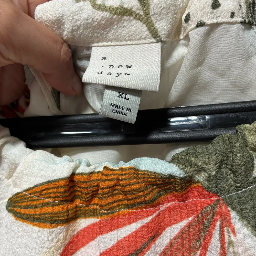 A New Day Womens Blouse Size XL‎ Tropical Floral Ties in Back  Ivory Green Lined - Picture 2 of 11